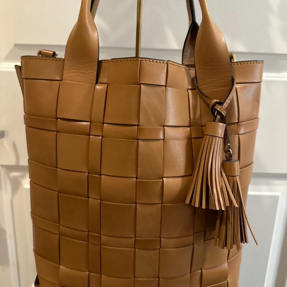 🔥🔥 Authentic Michael Kors "Vivian" Tote in Luggage Tan, EUC Like New 🔥🔥 - Picture 4 of 15